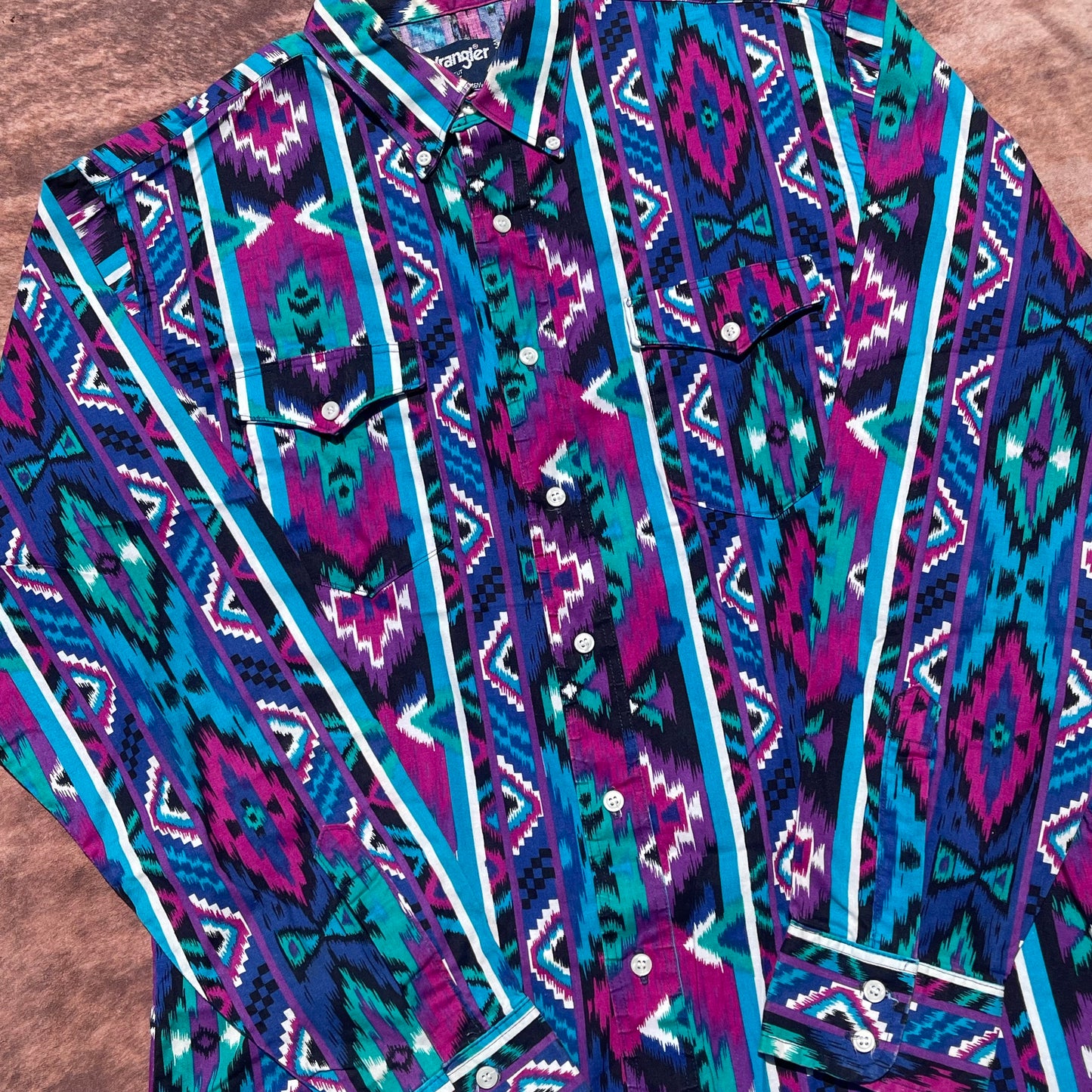 Wrangler Button Up - Large (16 1/2-35)