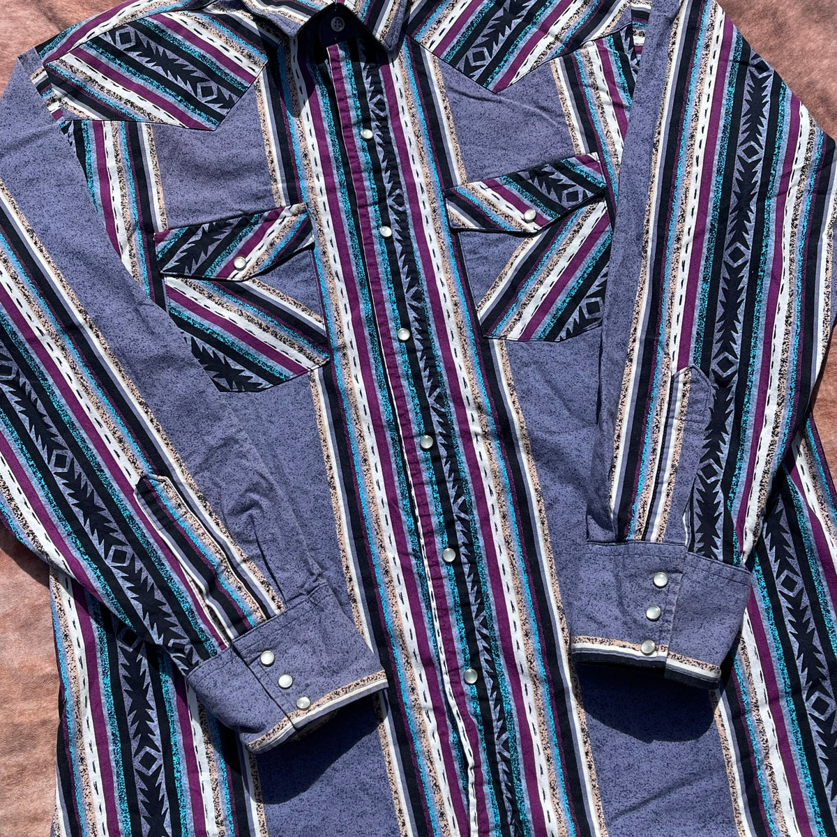 Road Runner Pearl Snap - L/XL
