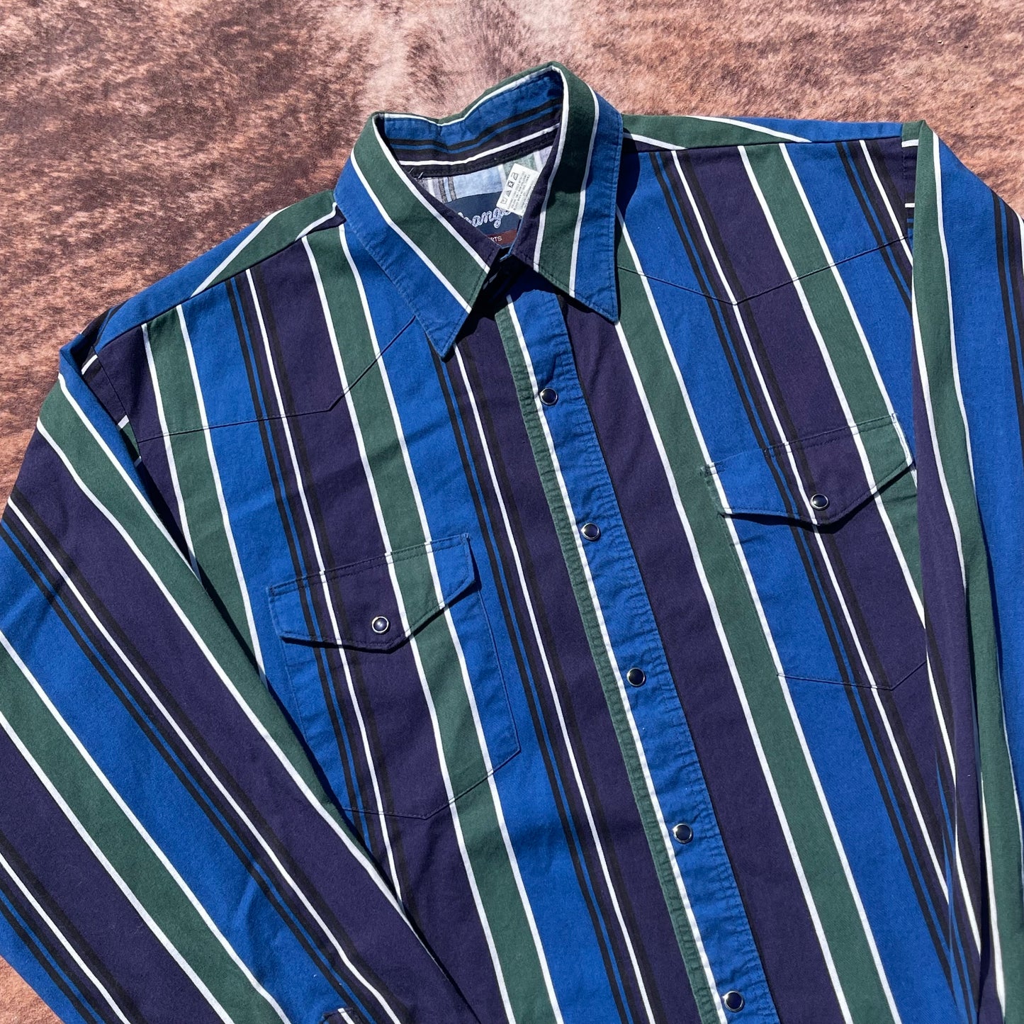 Wrangler Pearl Snap - Looser Fitting Large