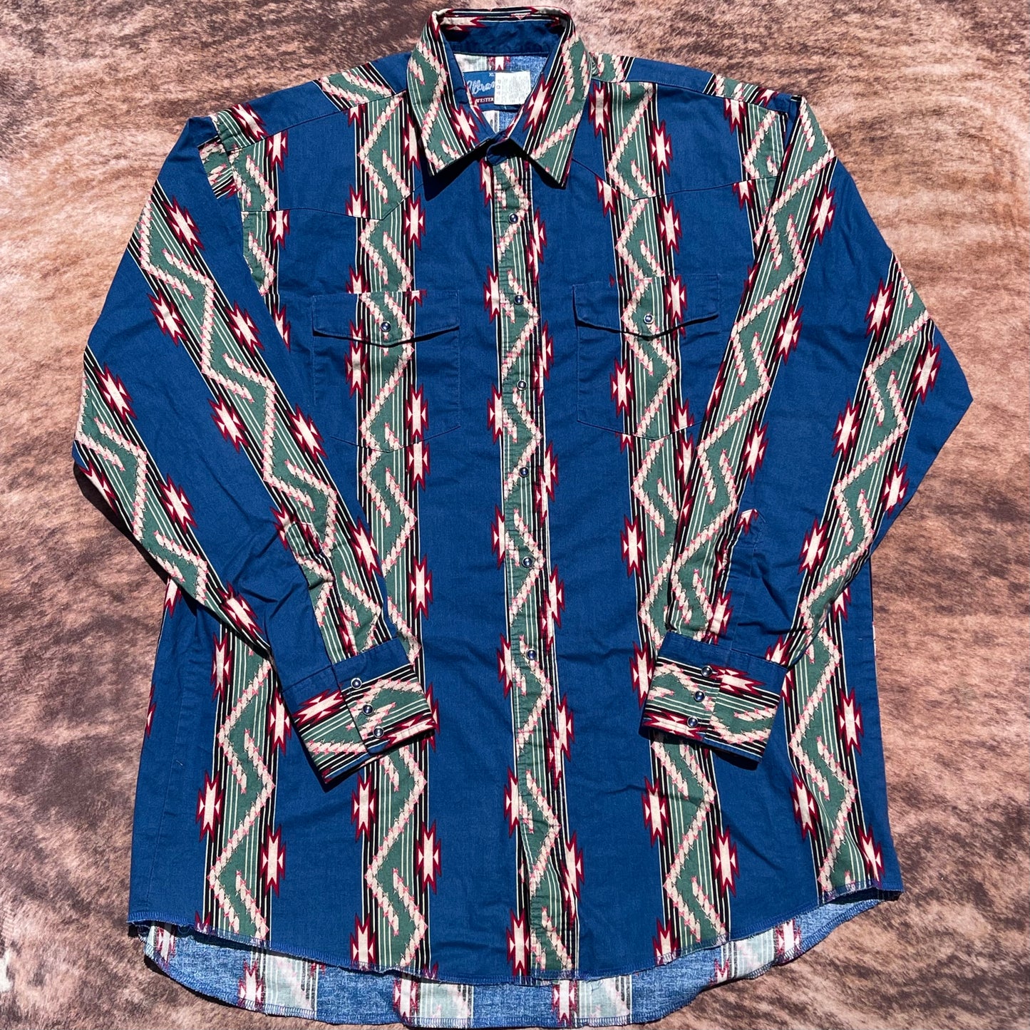Wrangler Pearl Snap - XL TALL