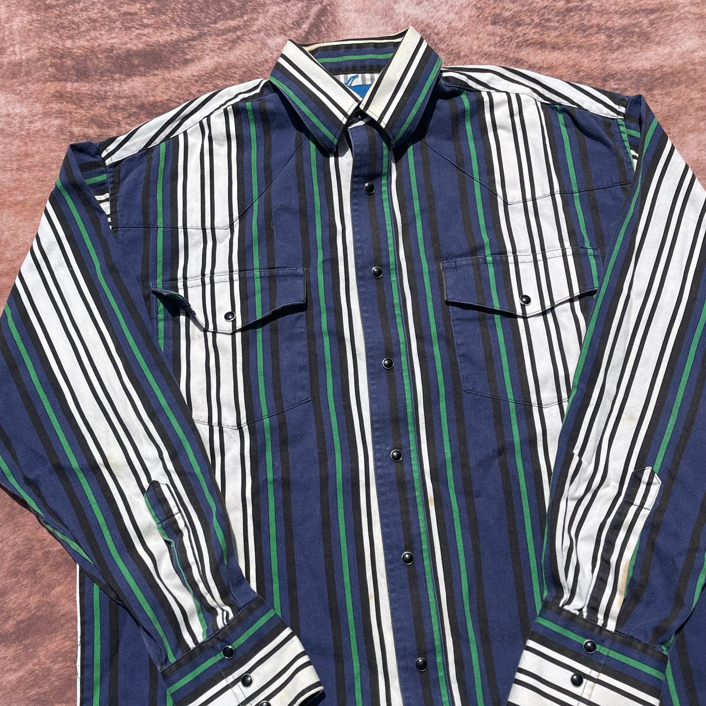 Wrangler Pearl Snap - Medium