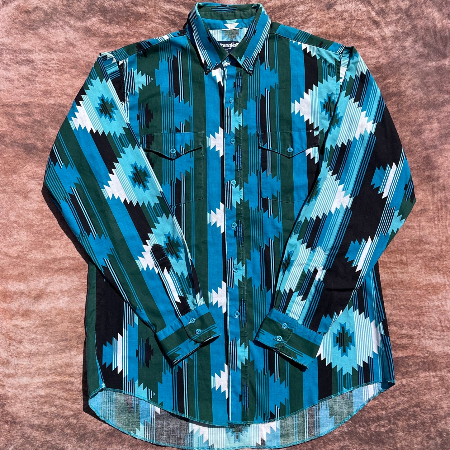 Wrangler Button Up - Large (16 1/2-35)