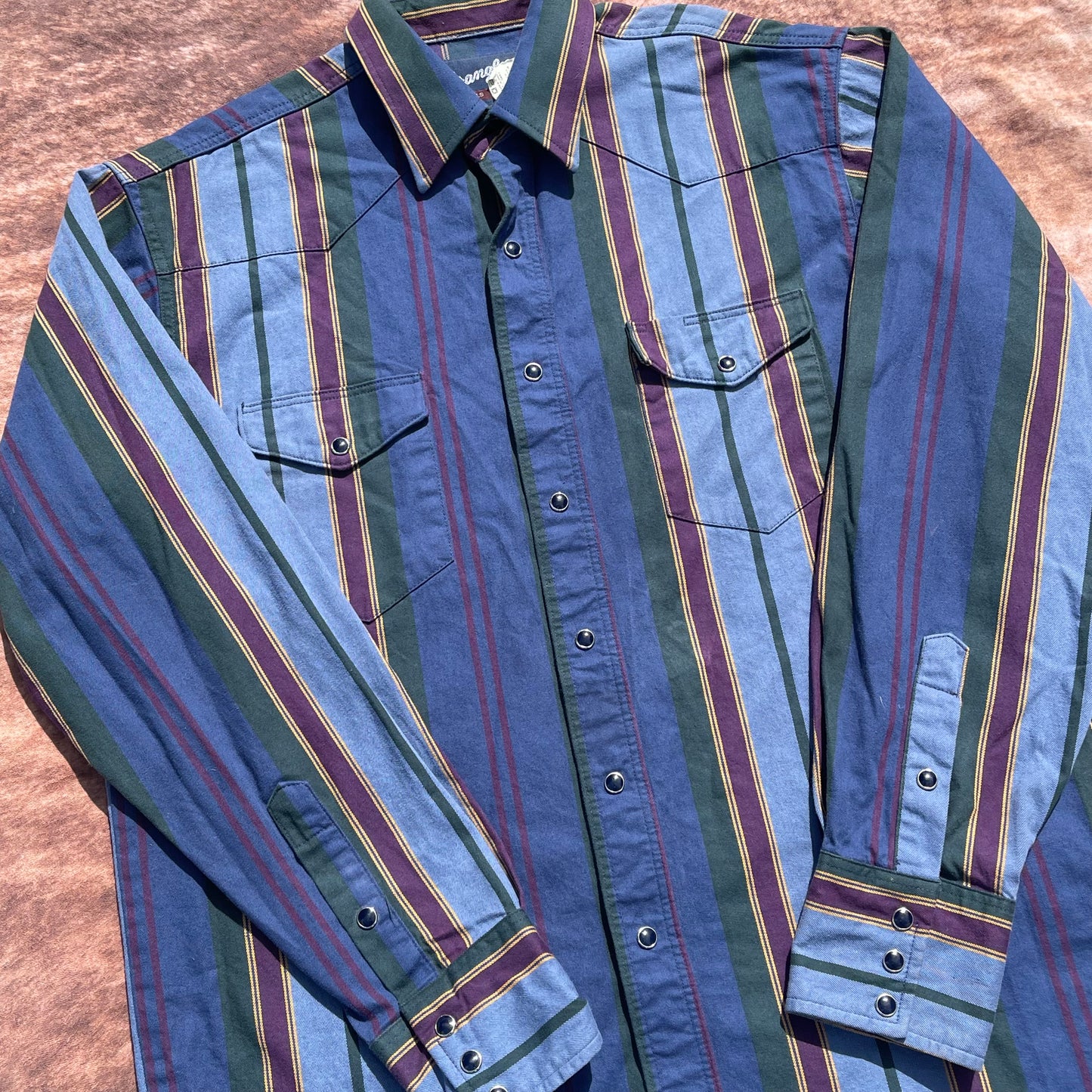 Wrangler Pearl Snap - M/L (16-35)