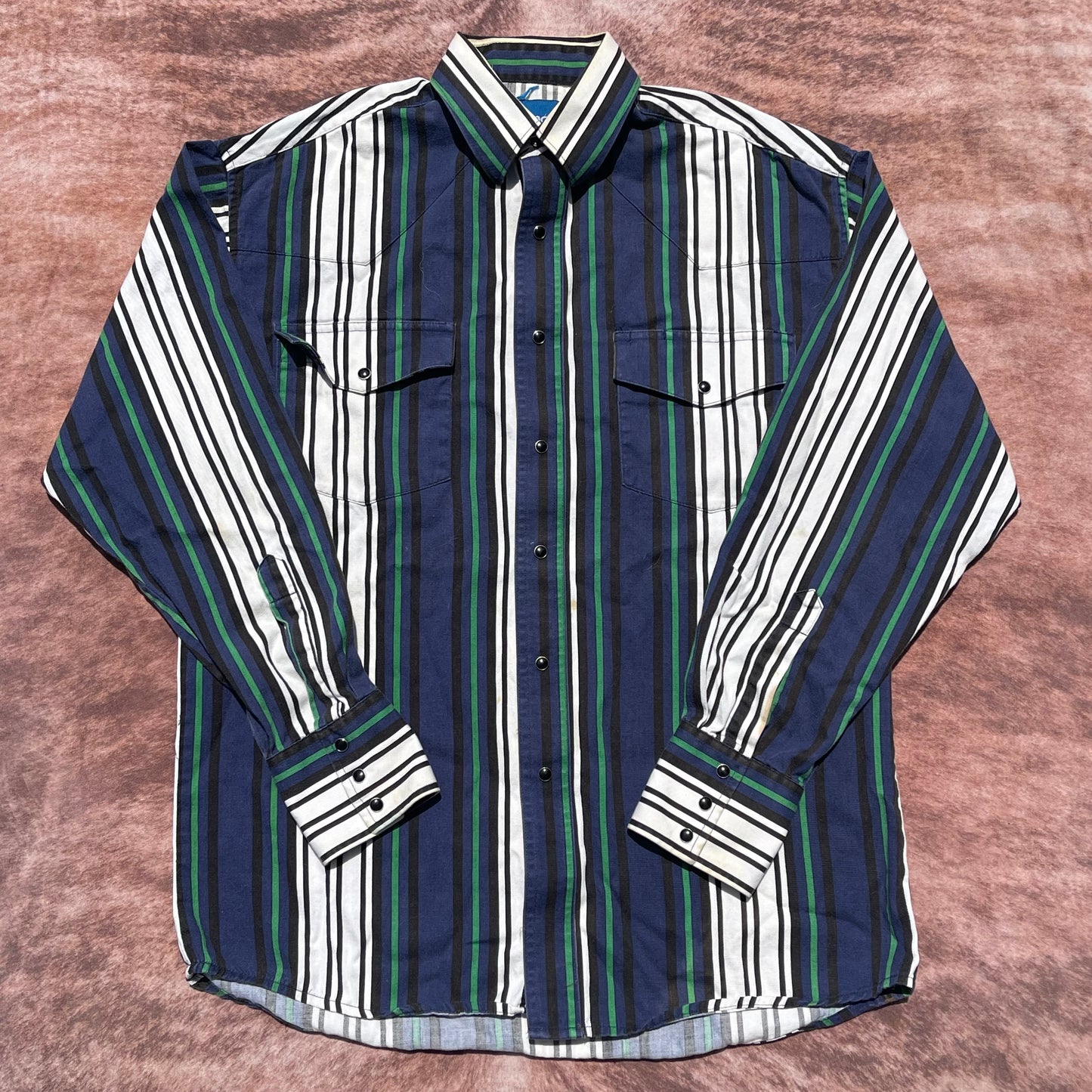 Wrangler Pearl Snap - Medium