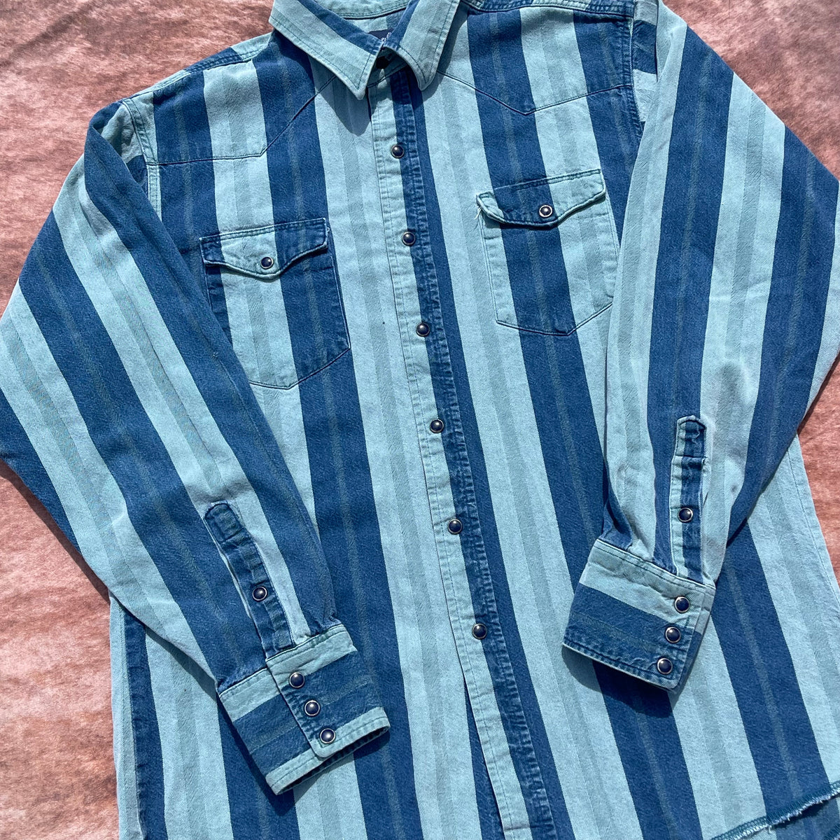 Wrangler Pearl Snap - Large (16 1/2-35)