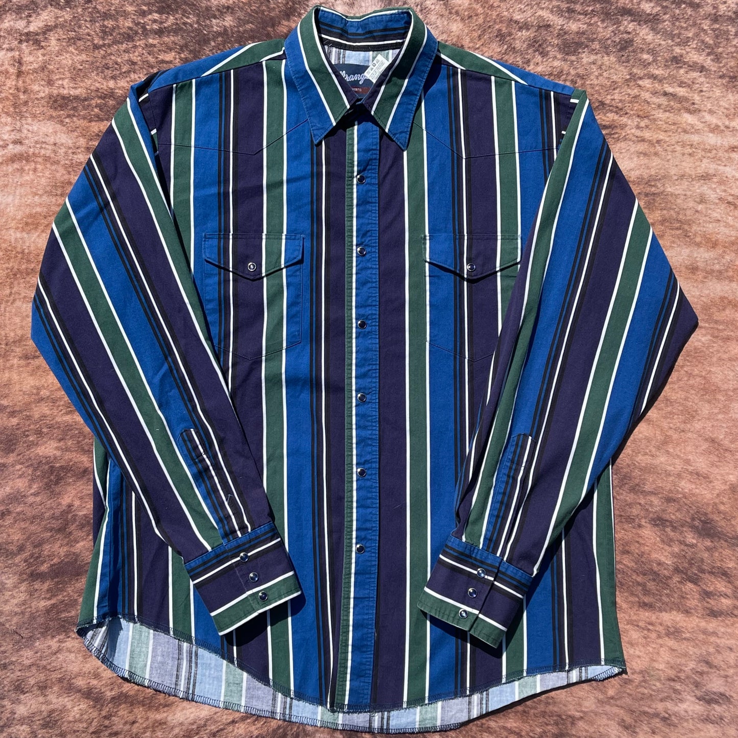 Wrangler Pearl Snap - Looser Fitting Large