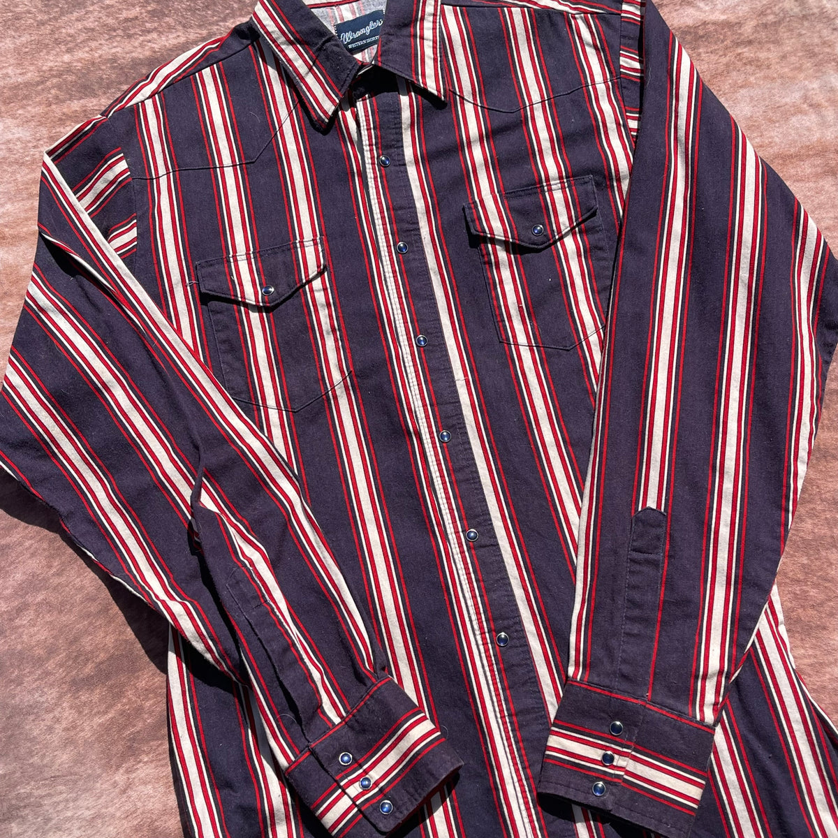 Wrangler Pearl Snap - M/L TALL