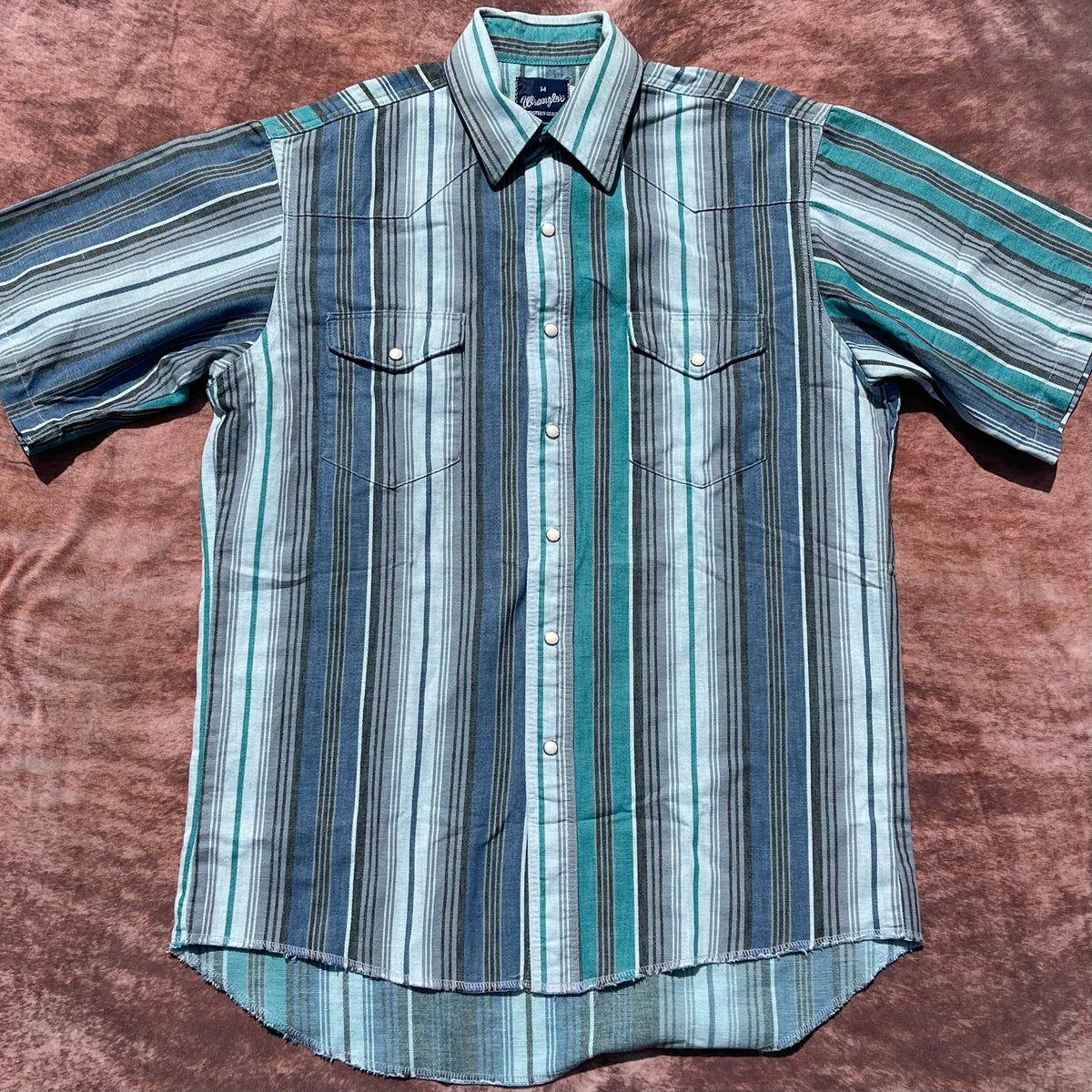 Wrangler Pearl Snap - Looser Fitting Medium (Short Sleeve)