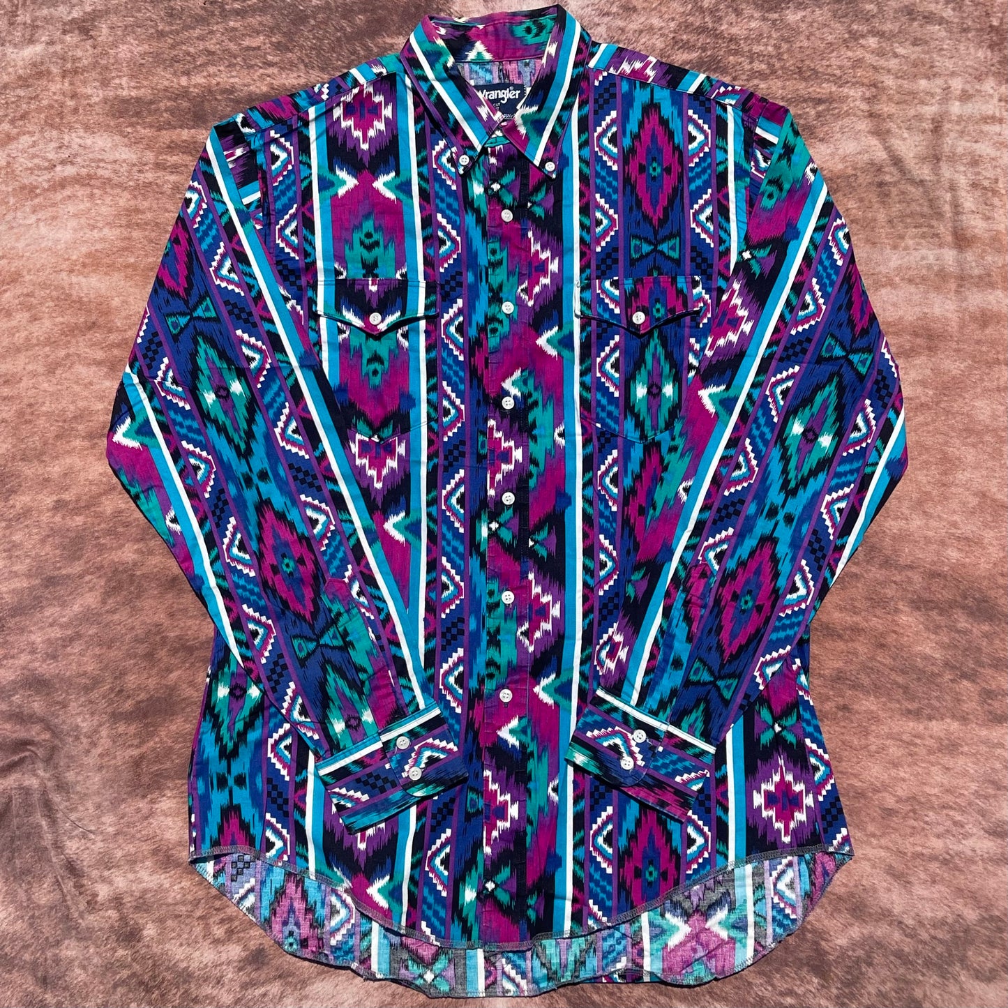 Wrangler Button Up - Large (16 1/2-35)